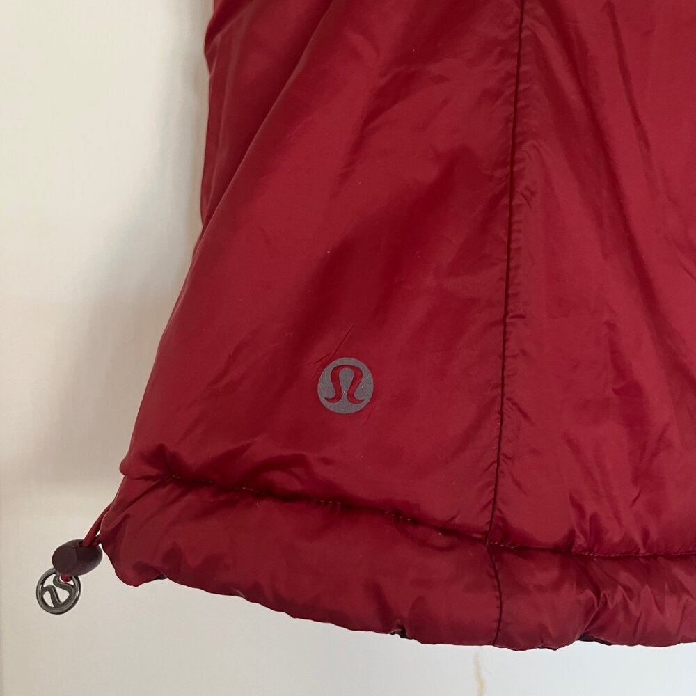 Lululemon Layer Up Reversible Insulated Vest in Bordeaux and Red | Size 4 - Picture 13 of 16